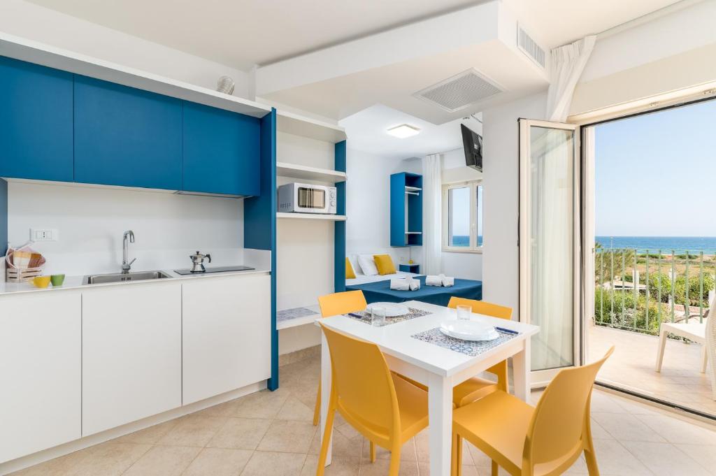 Кухня или мини-кухня в Calanca Apulian Residence

