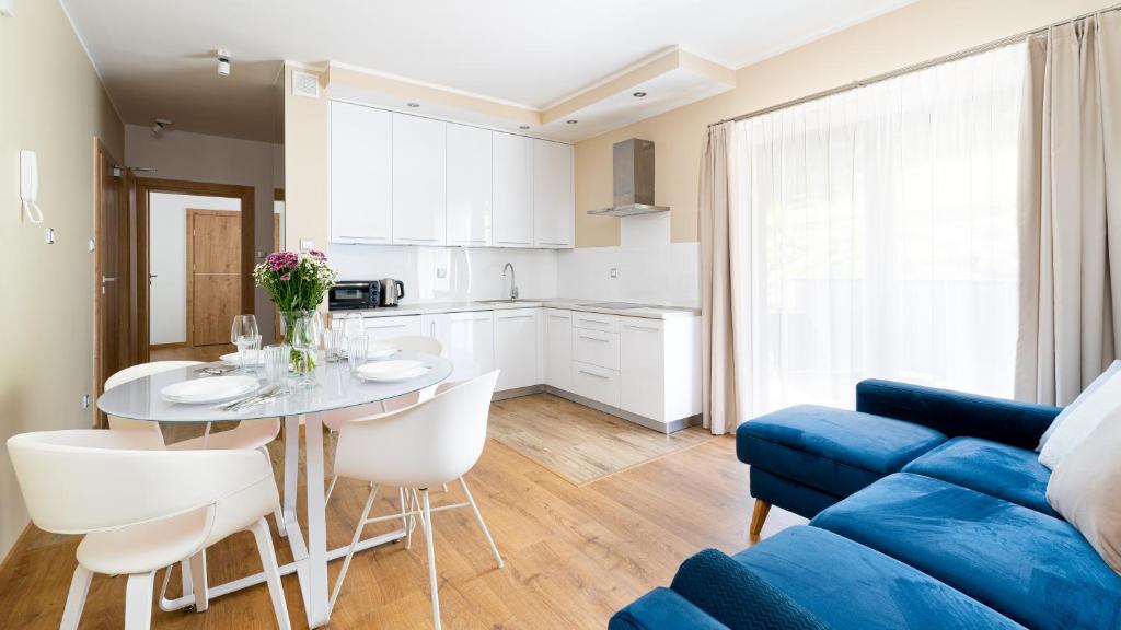 Kuchyňa alebo kuchynka v ubytovaní Apartamenty Sun & Snow Rezydencja Karkonoska