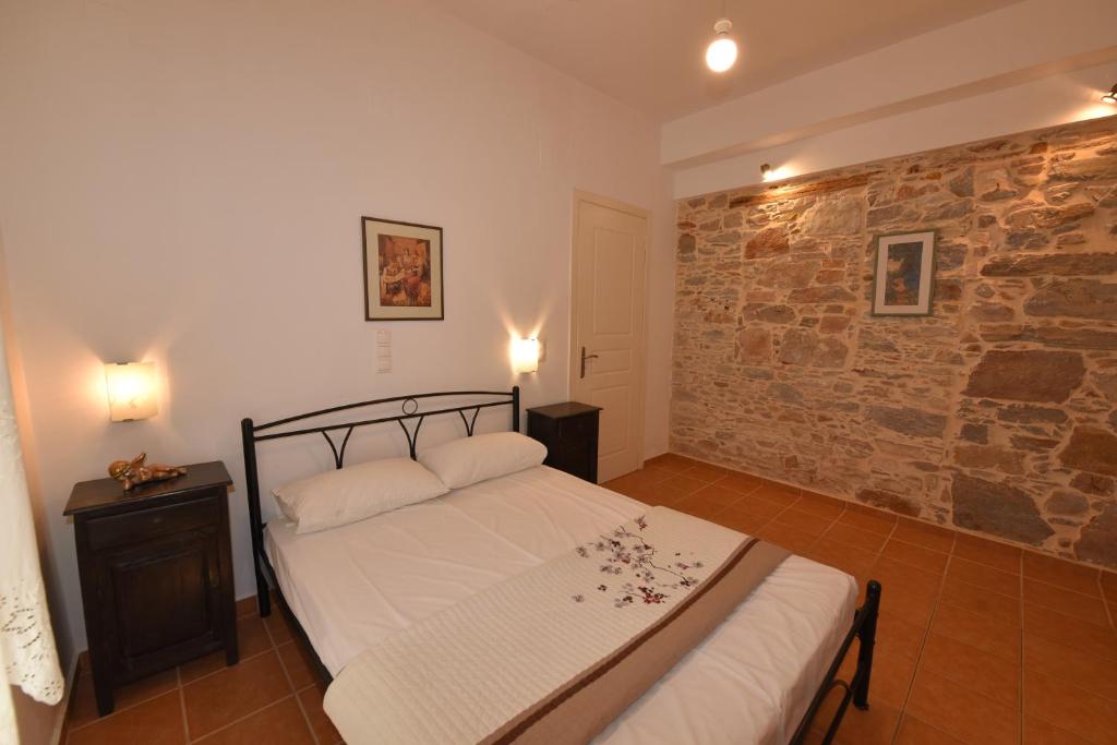 A bed or beds in a room at Konstantza Studios and Apartments