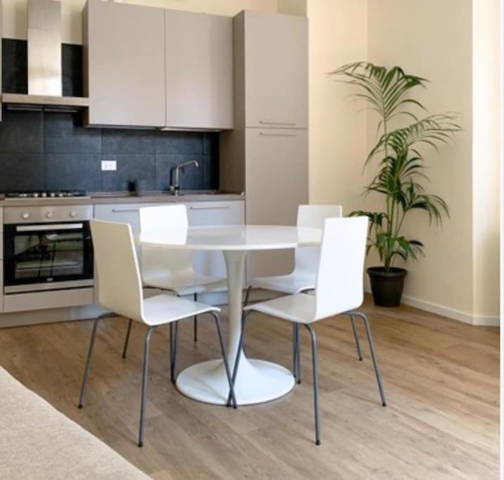 a white table and chairs in a kitchen at Appartamento centro storico Nuovo e Ristrutturato in Pesaro