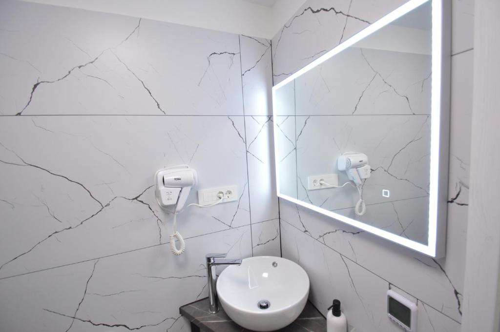 K rooms old town self check in - 19