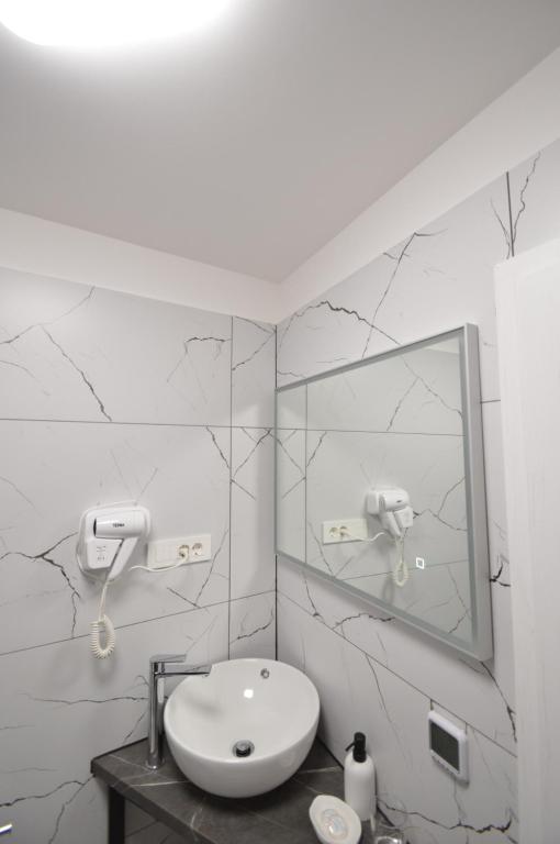 K rooms old town self check in - 10