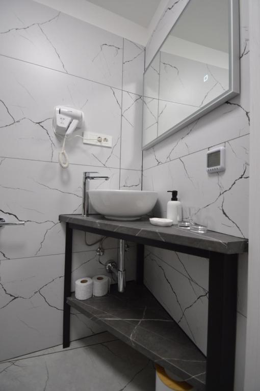 K rooms old town self check in - 11