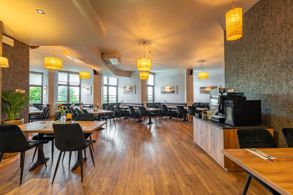 Reštaurácia alebo iné gastronomické zariadenie v ubytovaní Hotel Diament Ustroń
