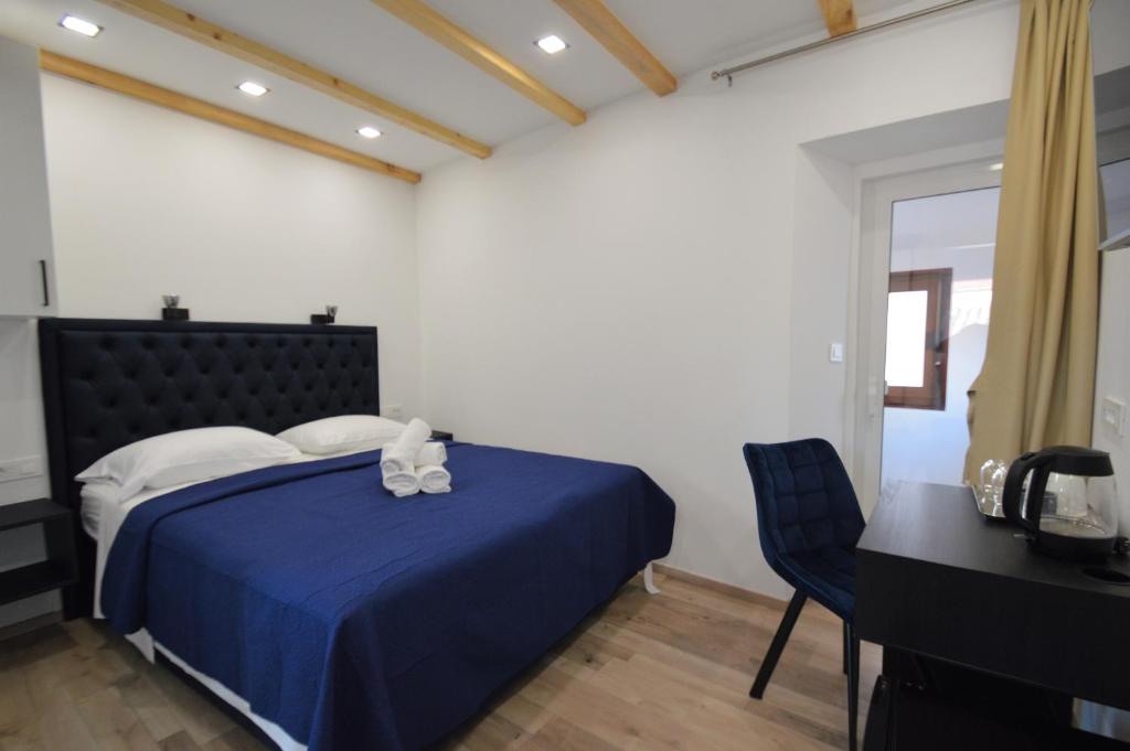 K rooms old town self check in - 8