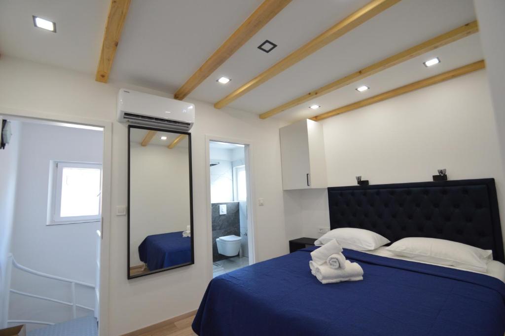 K rooms old town self check in - 1