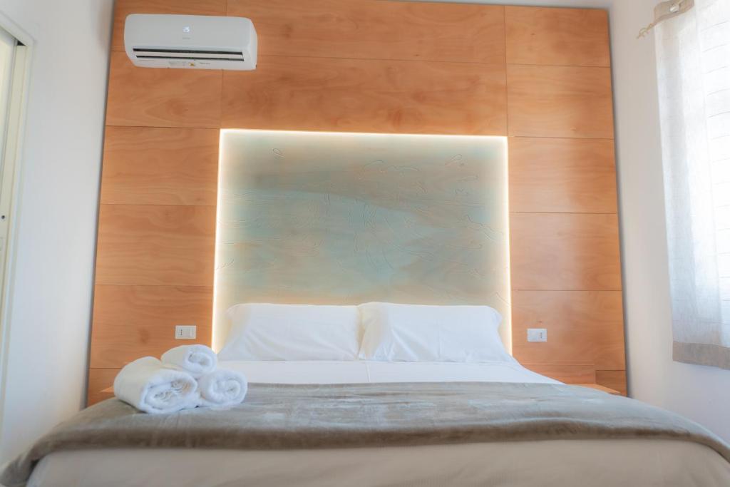 Postel nebo postele na pokoji v ubytování RUDINI' CHARMING ROOM