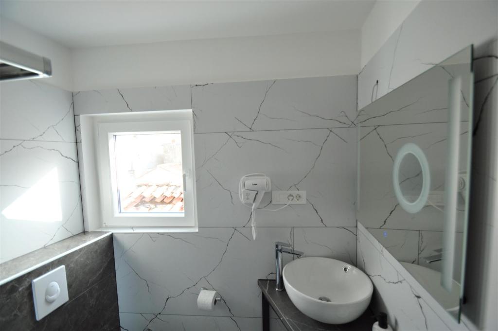 K rooms old town self check in - 15