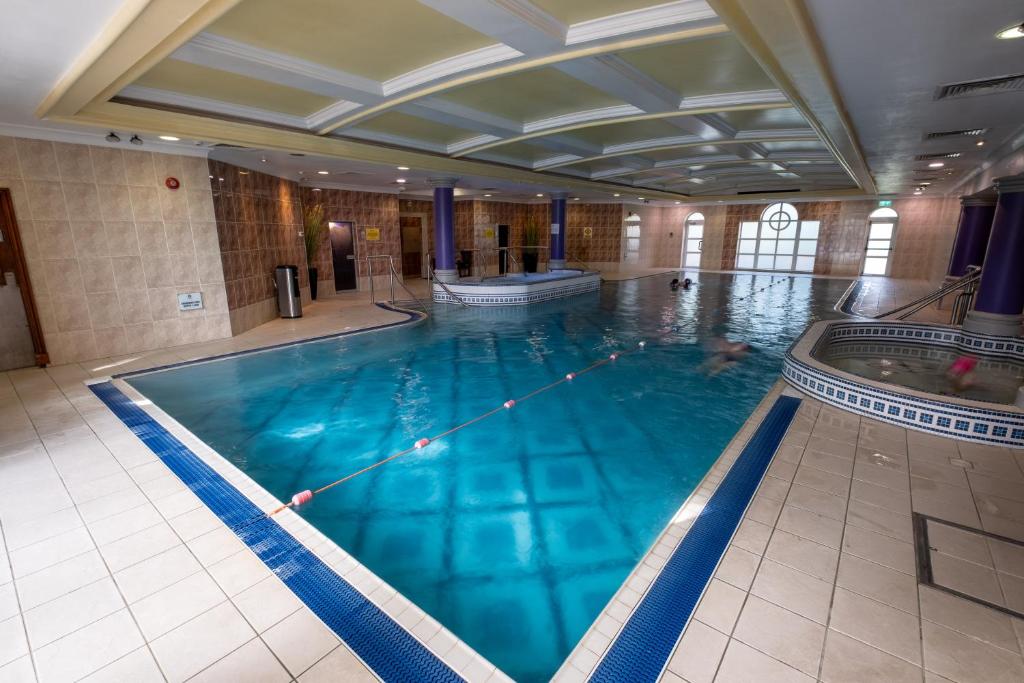 Bazén v ubytování Talbot Hotel Midleton nebo v jeho okolí