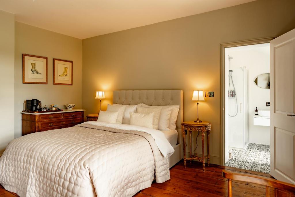 a bedroom with a large bed and a shower at Verandah Cottage B&B 