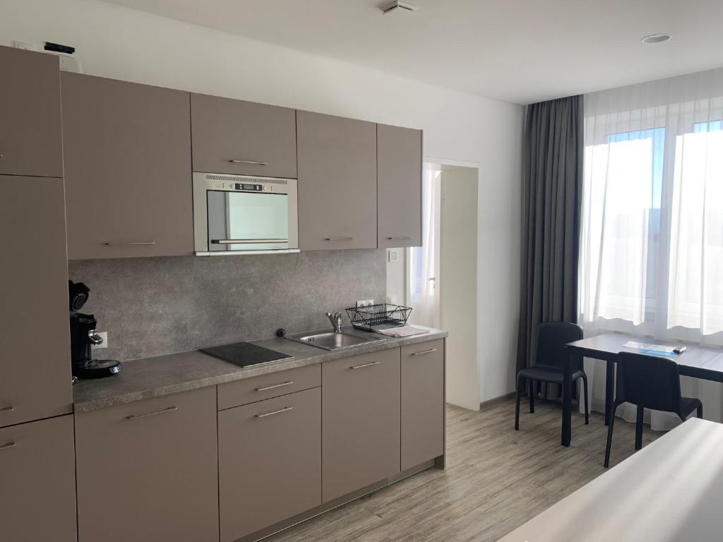 Kuchyň nebo kuchyňský kout v ubytování boardinghouse Main-Tauber