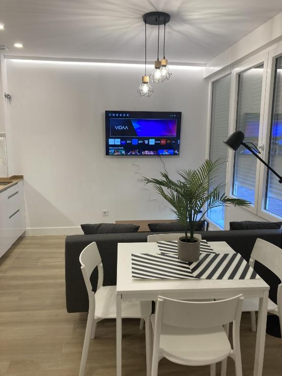 A television and/or entertainment centre at Bravo Murillo Apartments