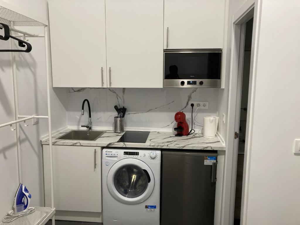 Kuchyň nebo kuchyňský kout v ubytování Ensanche Apartments
