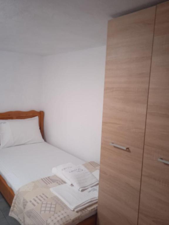 Postel nebo postele na pokoji v ubytování Crystal Villa