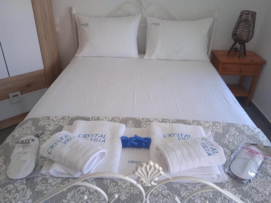 Postel nebo postele na pokoji v ubytování Crystal Villa