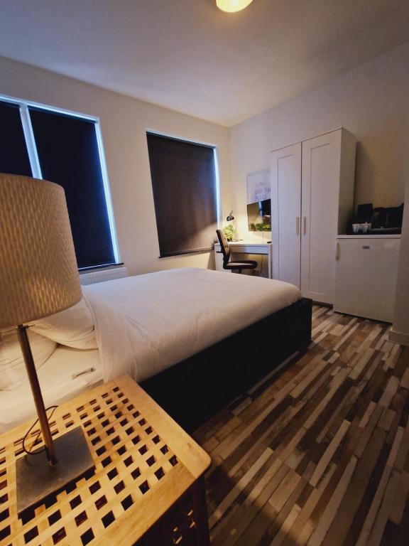 ROOM303 - Eindhoven - By T&S - Double Room With Shared Toilet