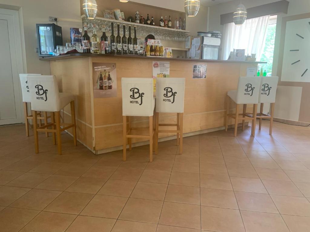 Lounge nebo bar v ubytování BF Hotel