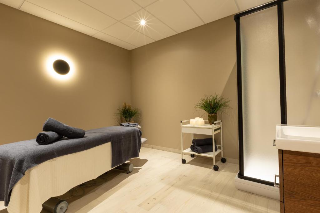 Postel nebo postele na pokoji v ubytování Ö Seaside Suites & SPA