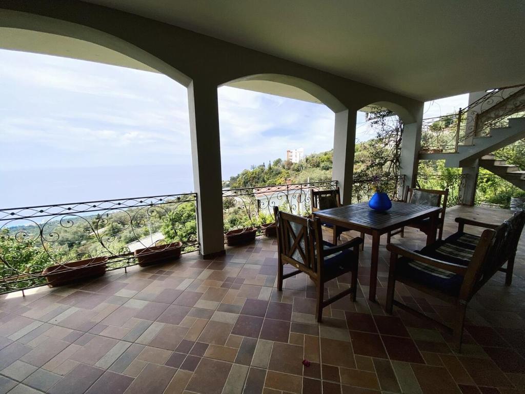 Amazing Seaside View Villa - Image 5