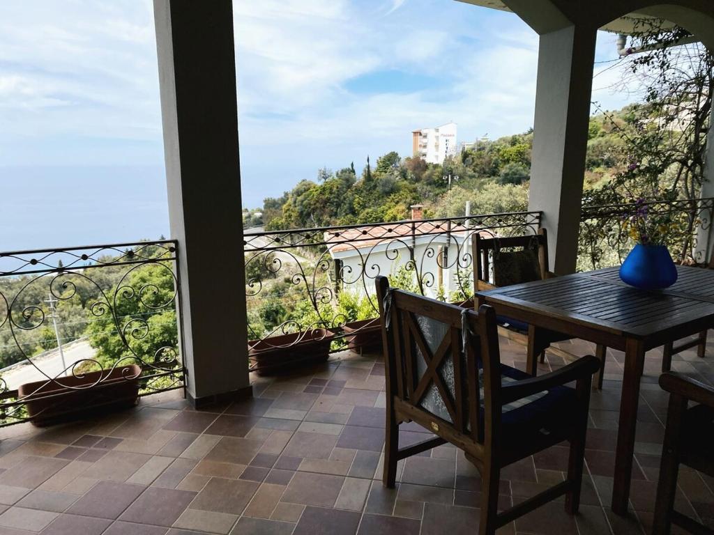Amazing Seaside View Villa - Image 8
