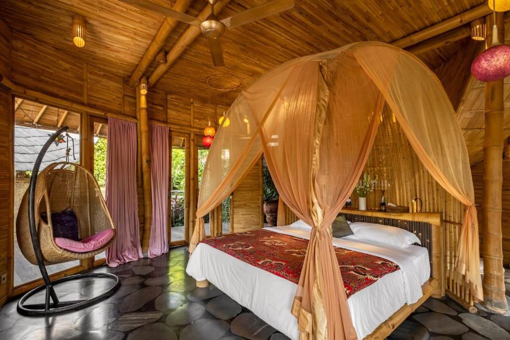 Letto o letti in una camera di Harmony House, Bamboo House with Pool view
