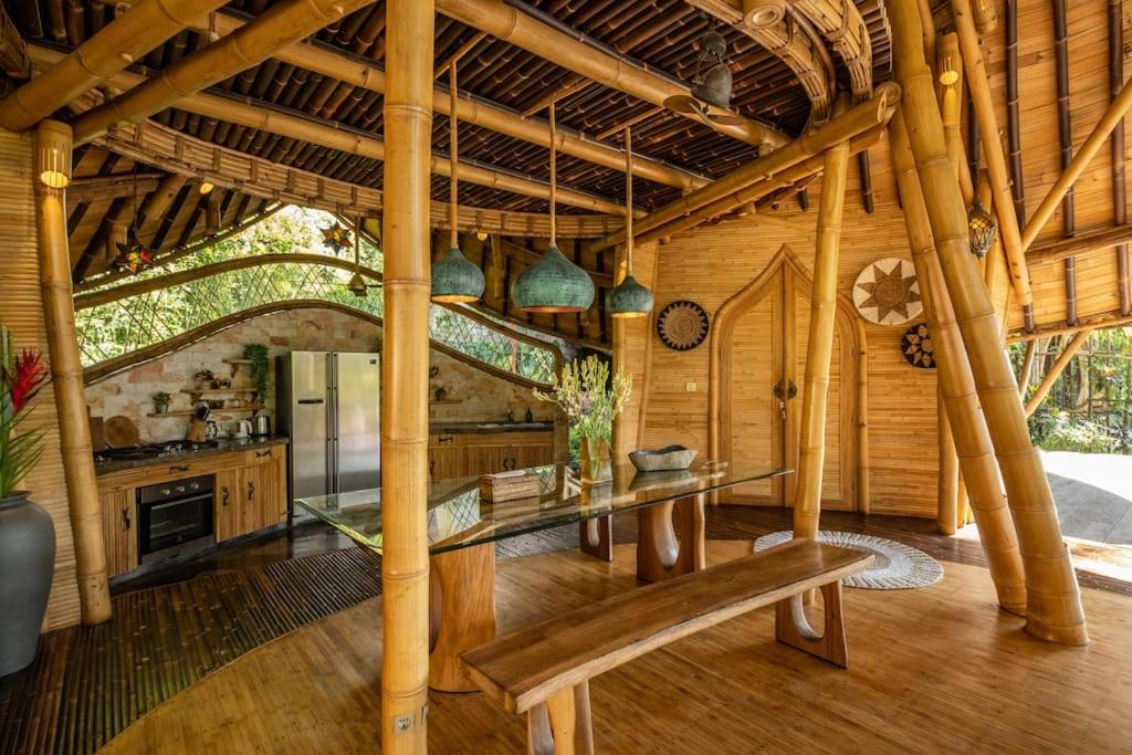 Foto dalla galleria di Harmony House, Bamboo House with Pool view a Bringkit