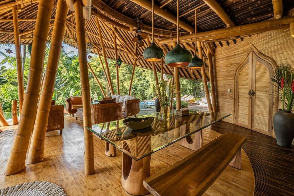 Foto dalla galleria di Harmony House, Bamboo House with Pool view a Bringkit