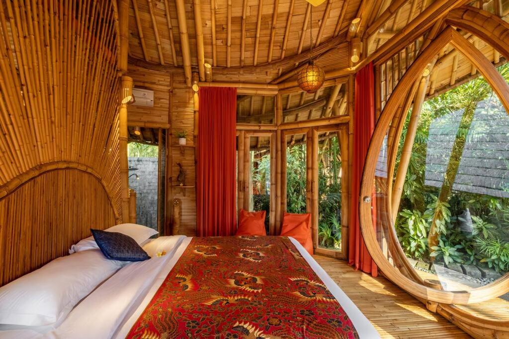 Letto o letti in una camera di Harmony House, Bamboo House with Pool view