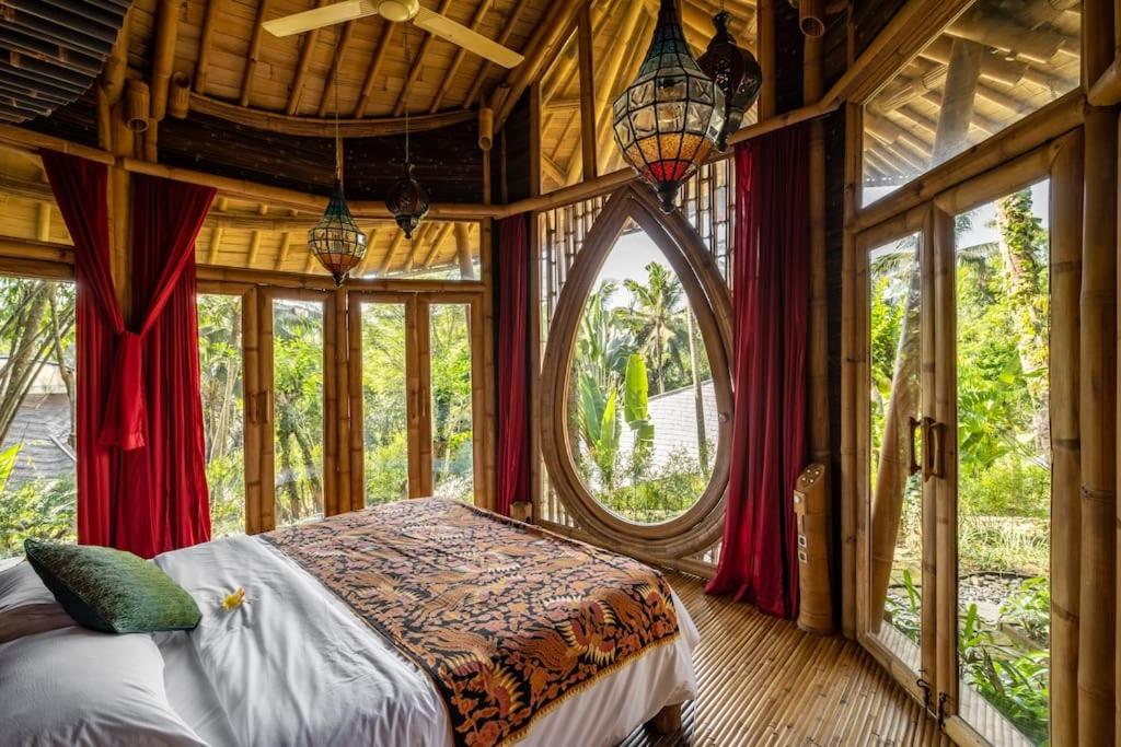 Letto o letti in una camera di Harmony House, Bamboo House with Pool view