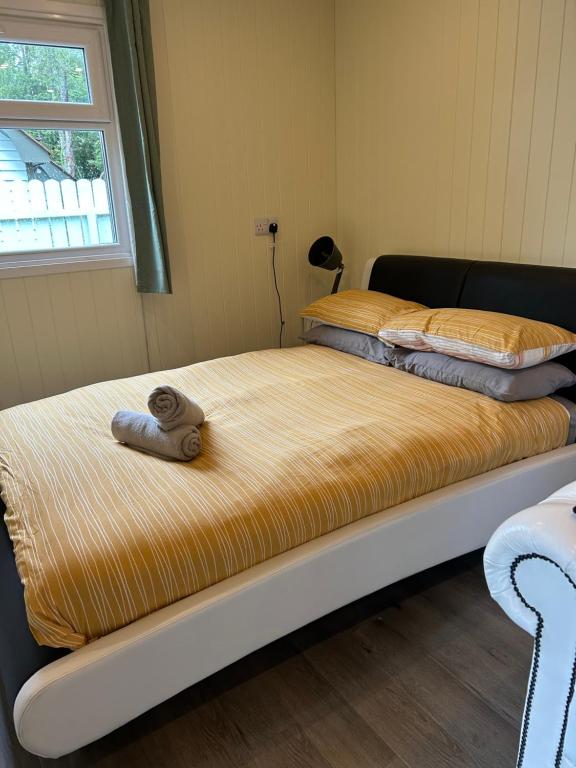 Postel nebo postele na pokoji v ubytování 1Lochness glam lodges