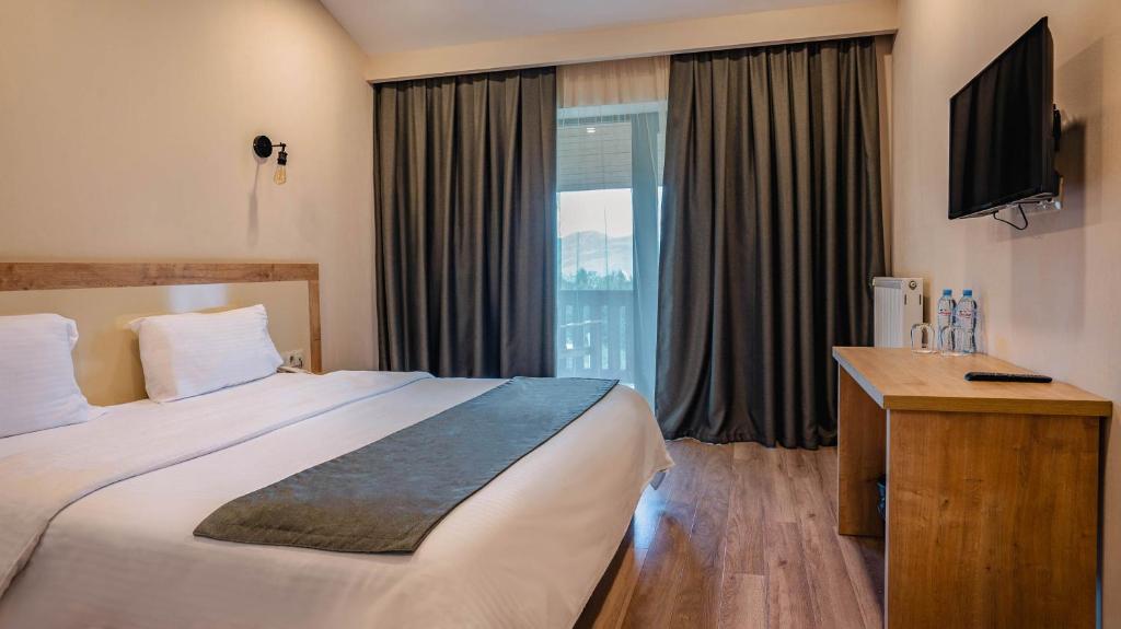 Gudauri Inn - Suite With Balcony