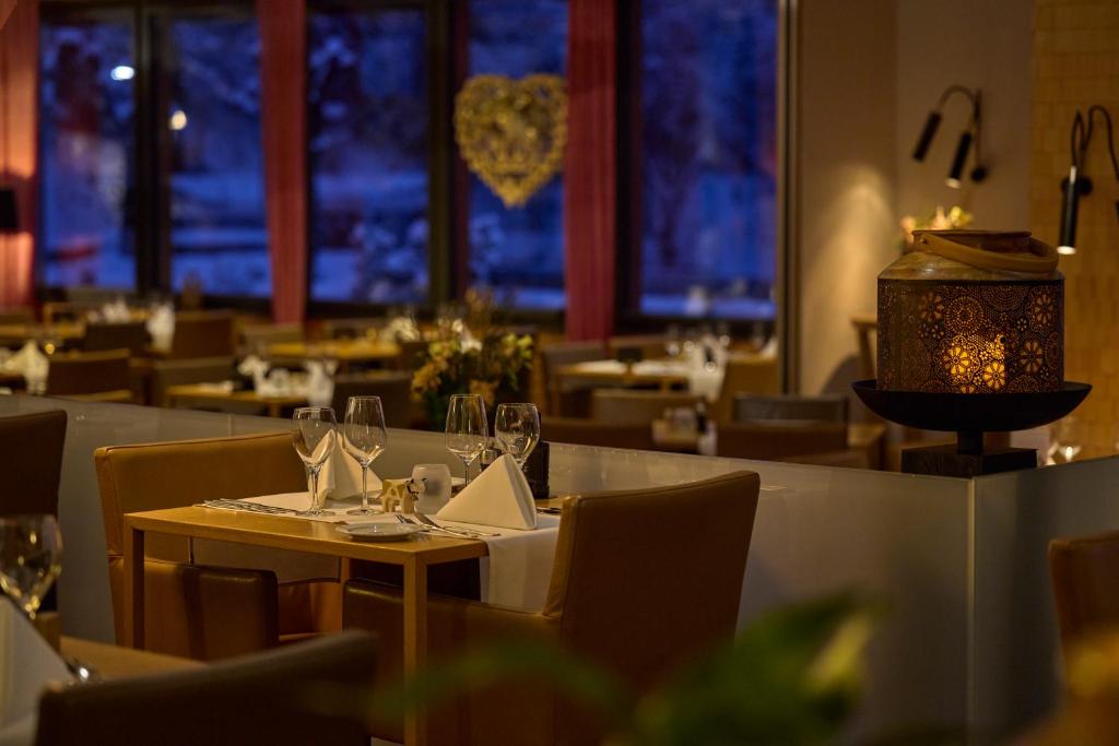 Restaurace v ubytování Gästehaus by Stoos Hotels