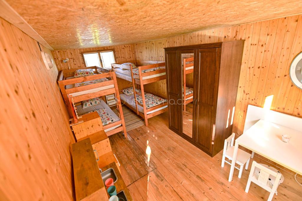 Postel nebo postele na pokoji v ubytování Chaloupka Růženka II