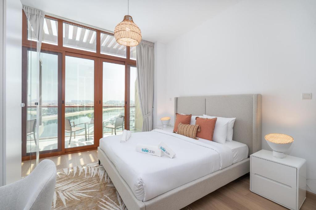 Postel nebo postele na pokoji v ubytování Palm View tranquil paradise by Suiteable