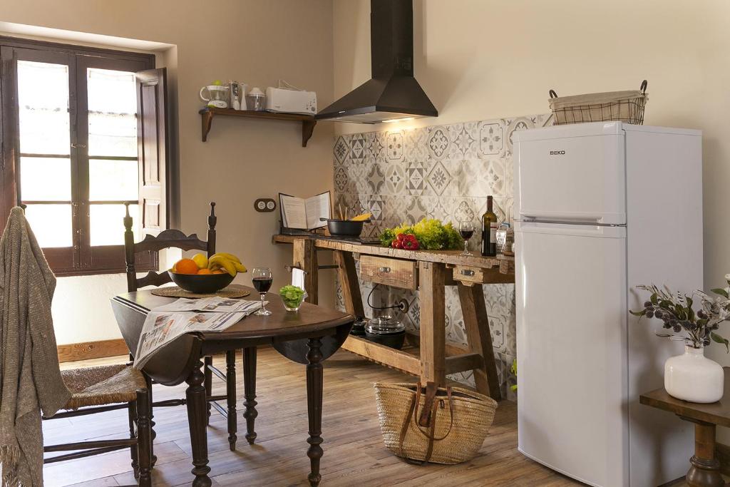 A kitchen or kitchenette at Can Barrina