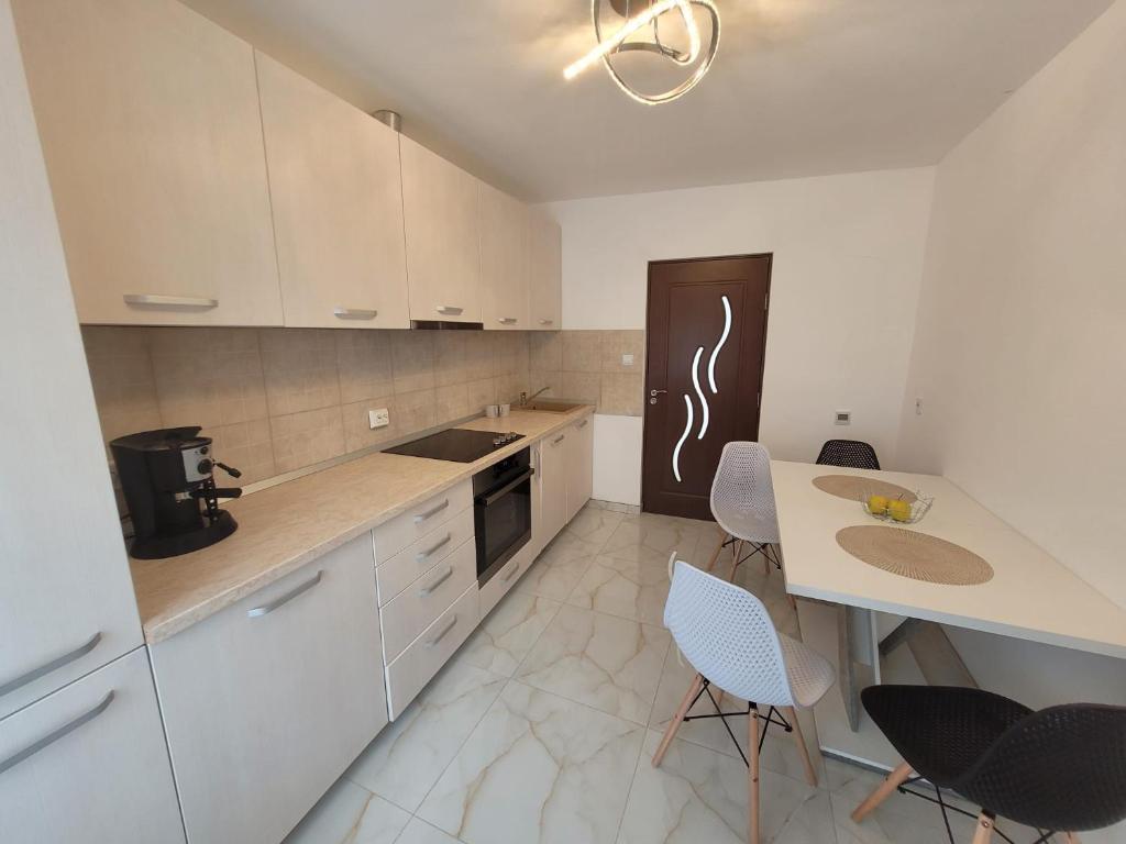 Kuchyň nebo kuchyňský kout v ubytování Casa Odessei 9 Oradea fara petreceri de orice forma