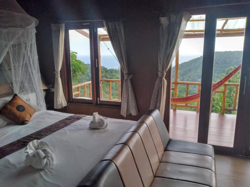 Nespecifikovaný výhled na hory nebo výhled na hory při pohledu z hotelu