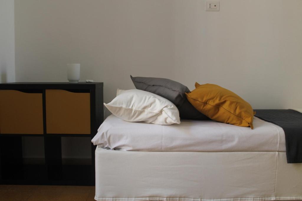 A bed or beds in a room at M&M Apartment