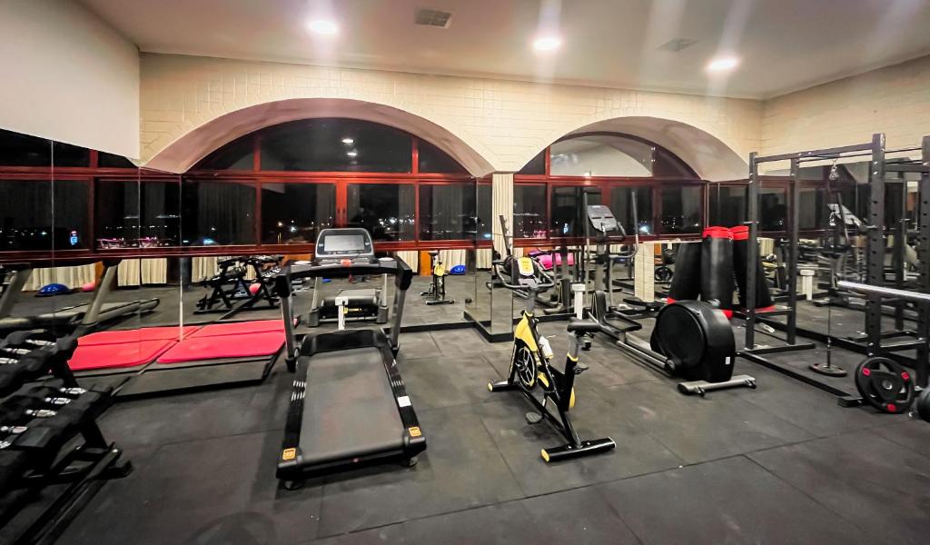 Fitness centrum a/nebo fitness zařízení v ubytování Inbar Hotel