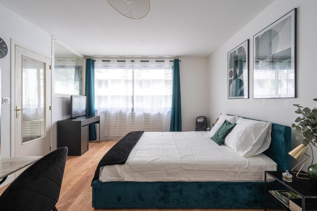 Postel nebo postele na pokoji v ubytování Casa Lyon Cosy 1 Br Flat Part Dieu