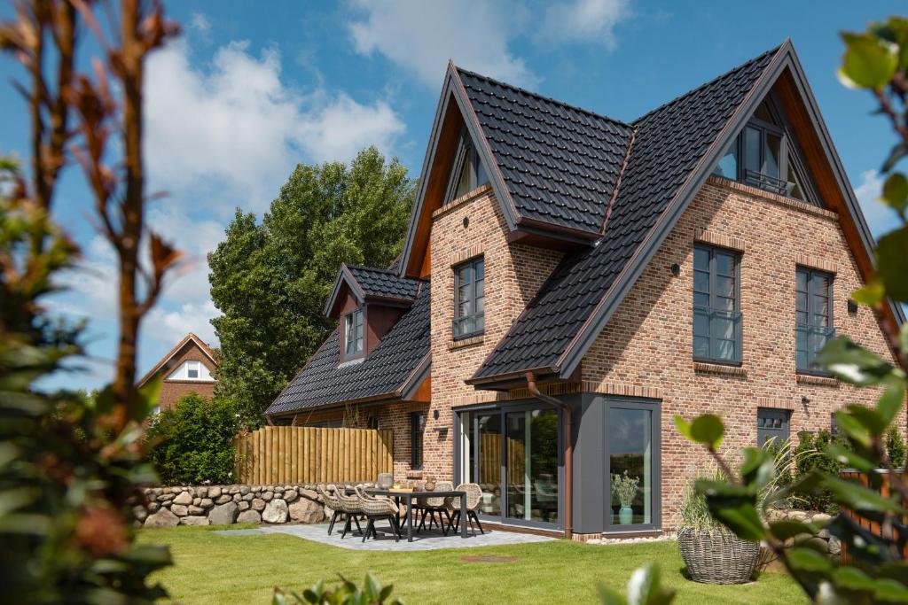 Strand 48, List (updated prices 2025)