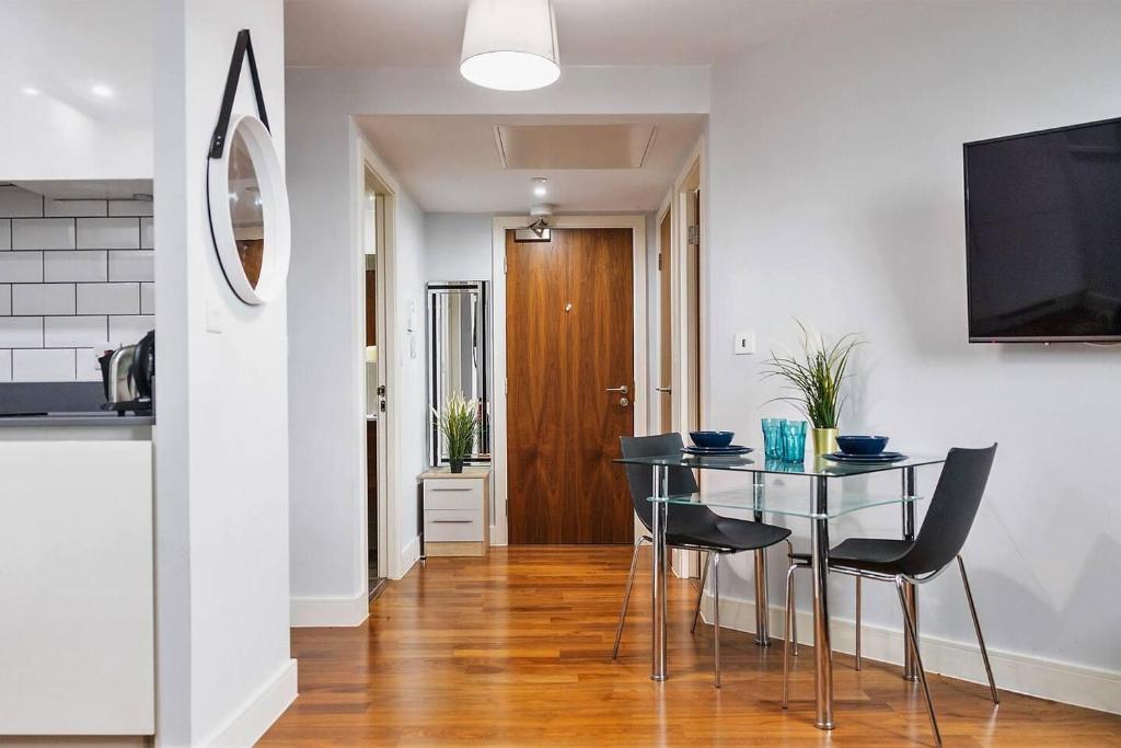 Fotografie z fotogalerie ubytování Luxury 9ine Stunning Broad Street Apartment v Birminghamu