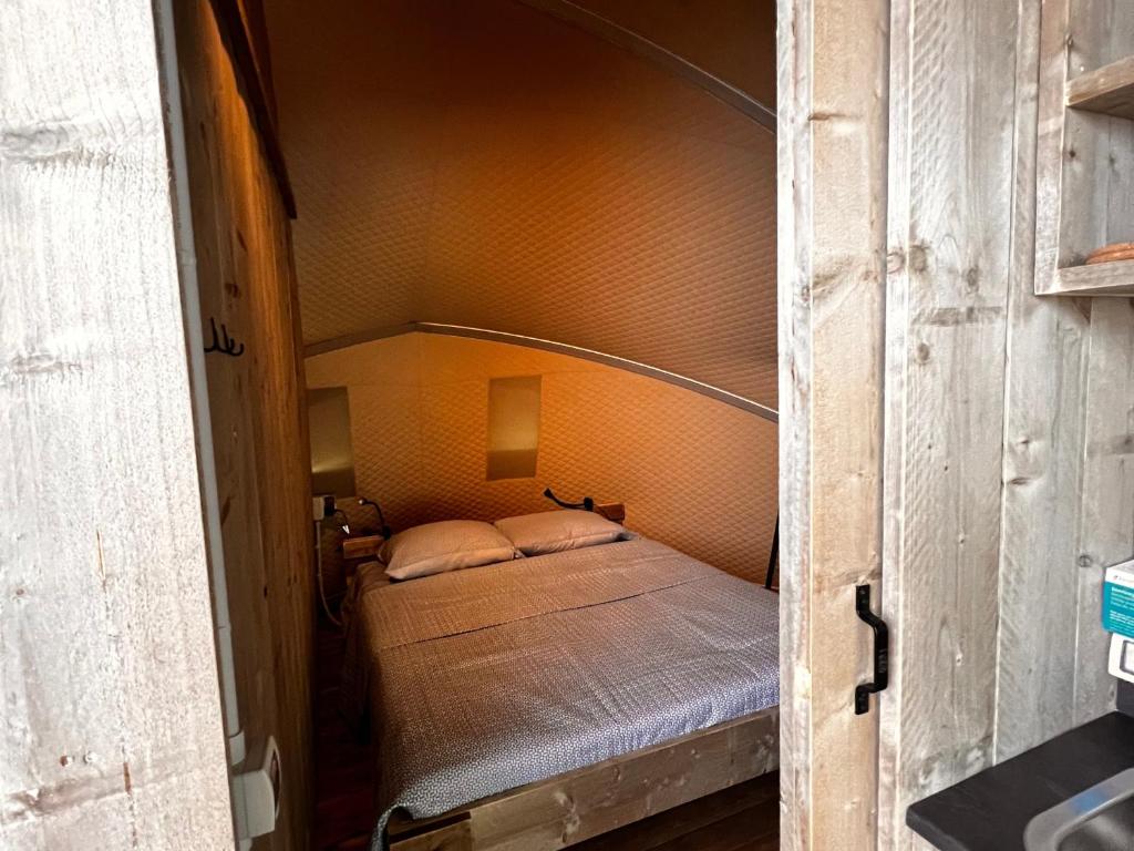 Postel nebo postele na pokoji v ubytování Lodge Holidays - Camping Gajole