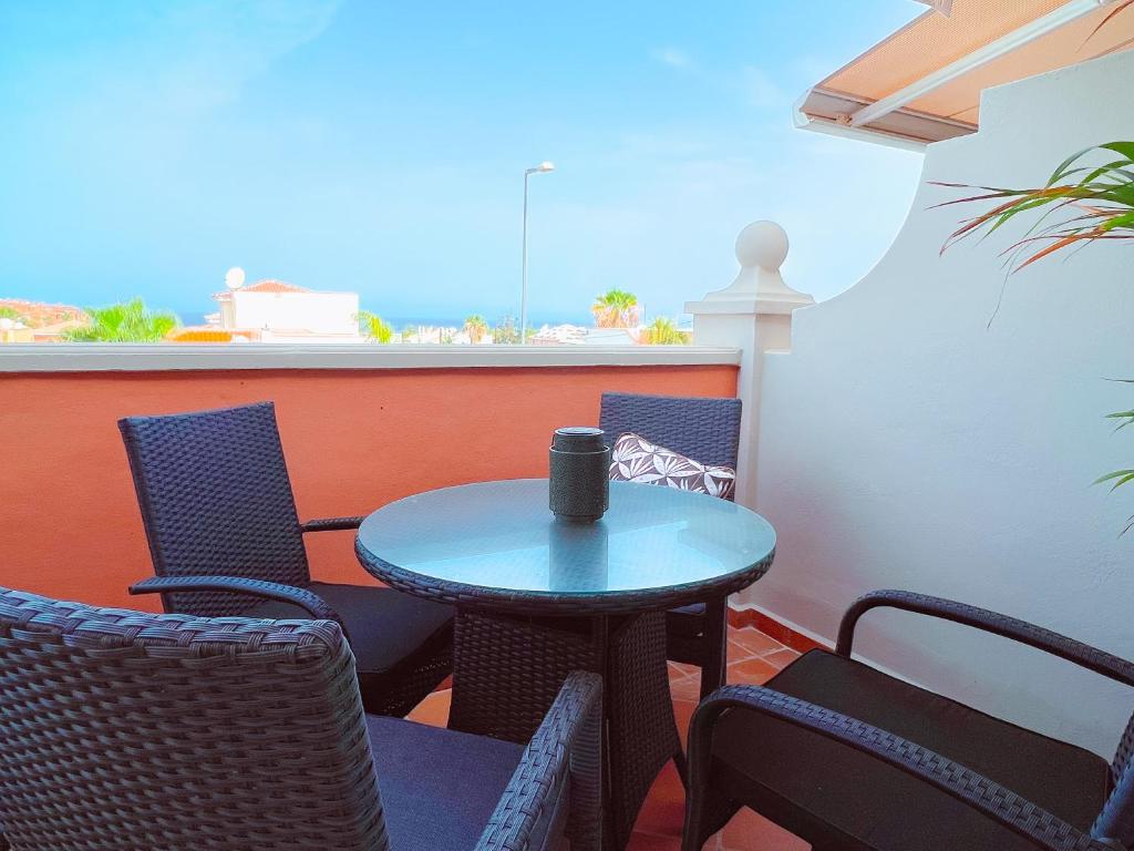 Fotografia z galérie ubytovania Spacious and Bright Ocean view Duplex in Palm Mar, PM5 v destinácii Palm-mar
