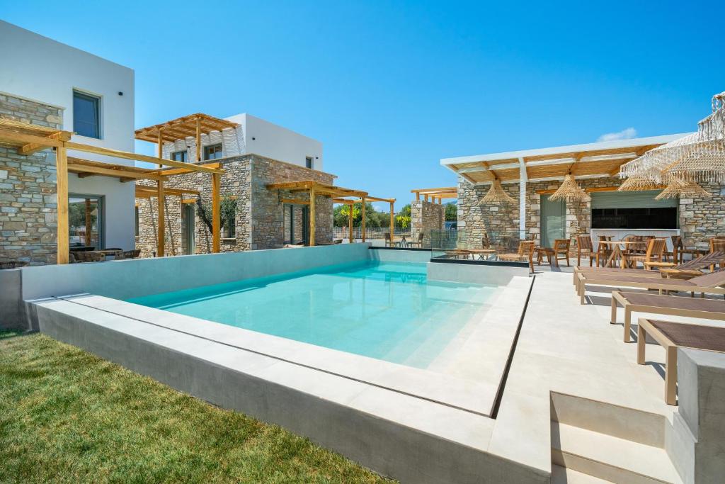 Bazén v ubytování Azzure Luxury Suites nebo v jeho okolí