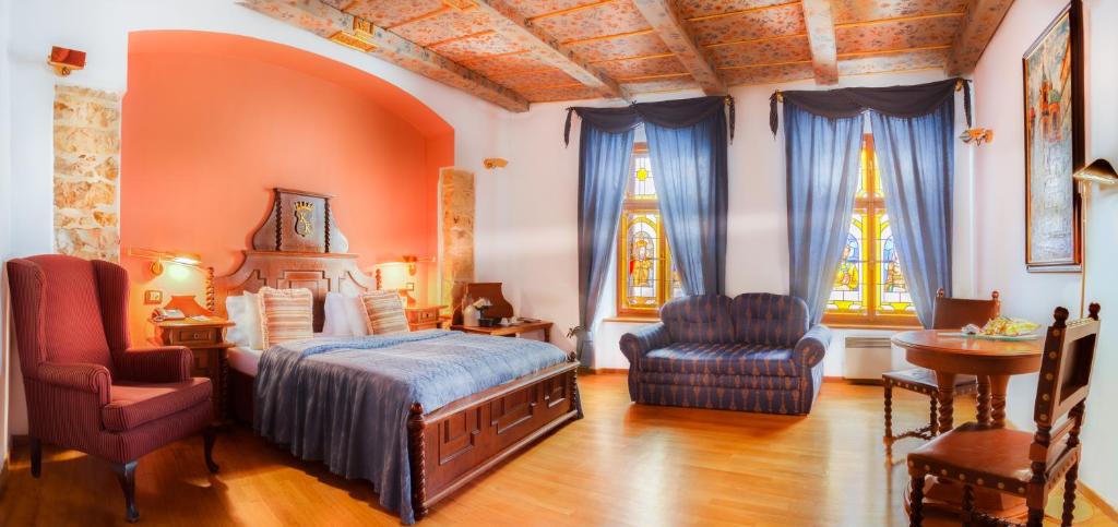 Postel nebo postele na pokoji v ubytování The King Charles