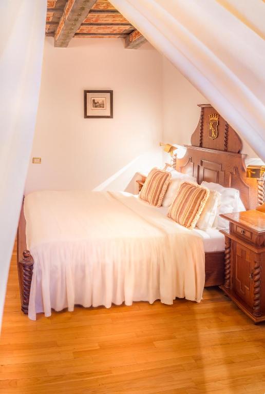 The King Charles - Resim 14