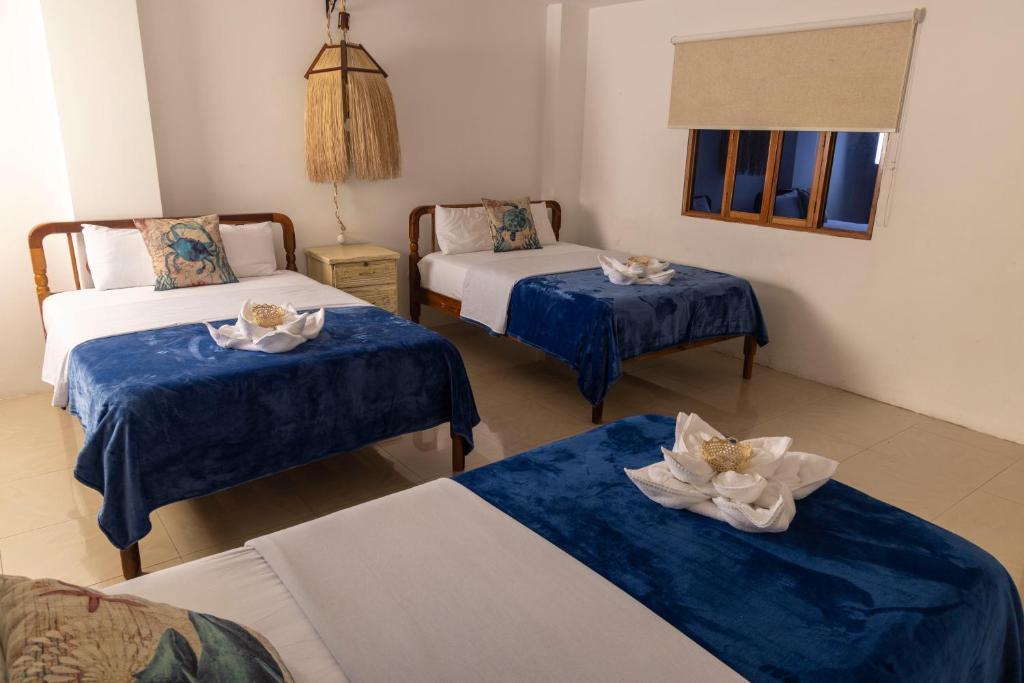 Postel nebo postele na pokoji v ubytování Galapagos Planet Hotel