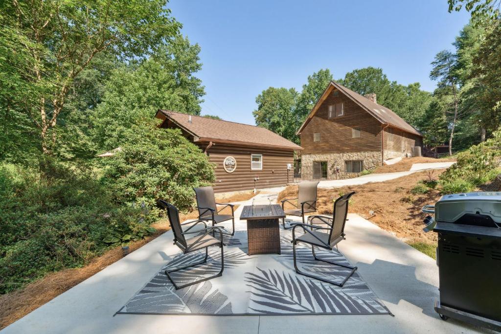 Hickory Hideaway Patio Paradise with Community Pool, Hickory (updated prices 2024)