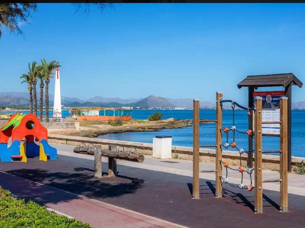 Fotografie z fotogalerie ubytování Maison de vacances à 3 min de la plage avec Wi-Fi, patio et équipements pour enfants - ES-266-1 v destinaci Santa Margalida